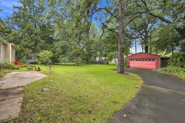 36 Silver Lake Dr, Agawam, MA 01001