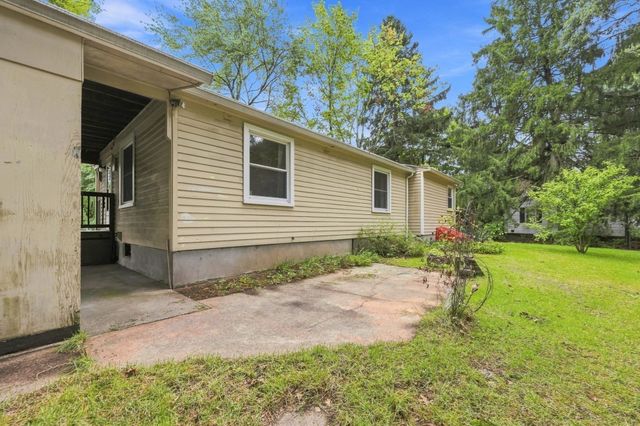 36 Silver Lake Dr, Agawam, MA 01001