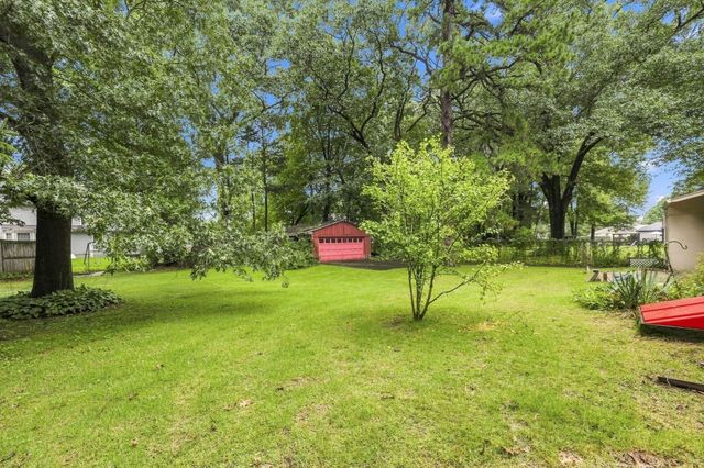 36 Silver Lake Dr, Agawam, MA 01001