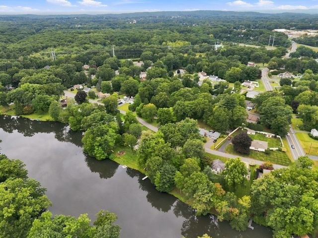 36 Silver Lake Dr, Agawam, MA 01001