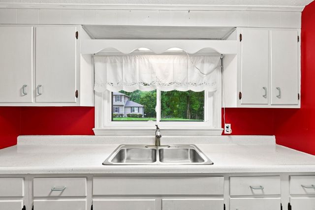 36 Silver Lake Dr, Agawam, MA 01001