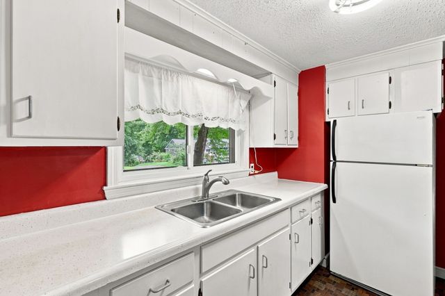 36 Silver Lake Dr, Agawam, MA 01001