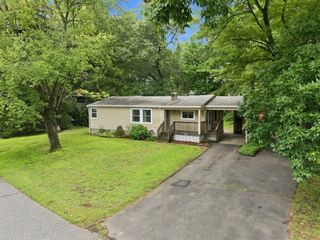 36 Silver Lake Dr, Agawam, MA 01001