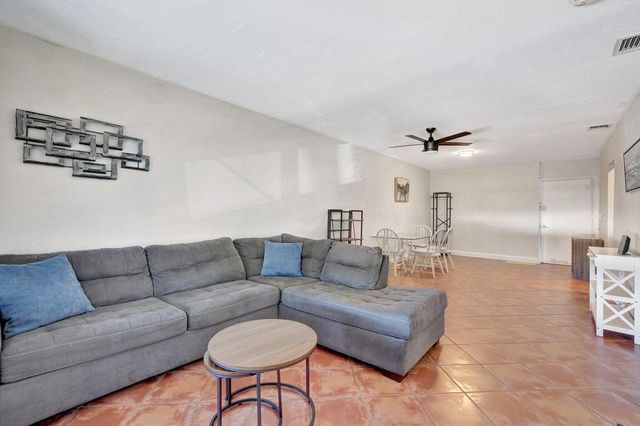 2400 NE 33rd Avenue 211, Fort Lauderdale, FL 33305