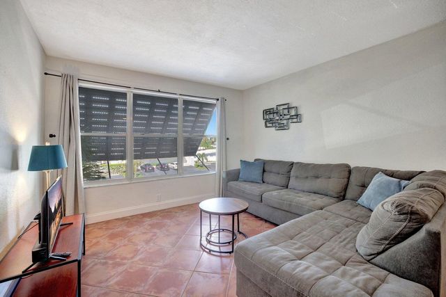 2400 NE 33rd Avenue 211, Fort Lauderdale, FL 33305