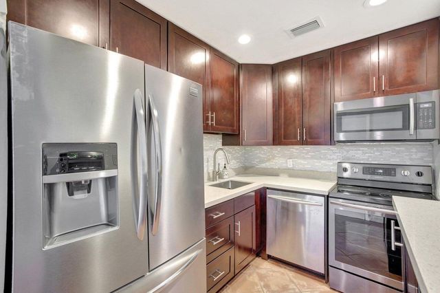 2400 NE 33rd Avenue 211, Fort Lauderdale, FL 33305