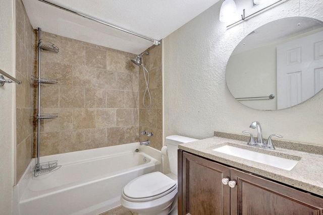 2400 NE 33rd Avenue 211, Fort Lauderdale, FL 33305