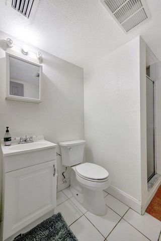 2400 NE 33rd Avenue 211, Fort Lauderdale, FL 33305
