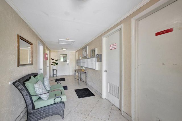 2400 NE 33rd Avenue 211, Fort Lauderdale, FL 33305