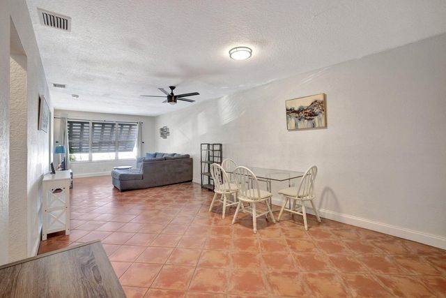 2400 NE 33rd Avenue 211, Fort Lauderdale, FL 33305