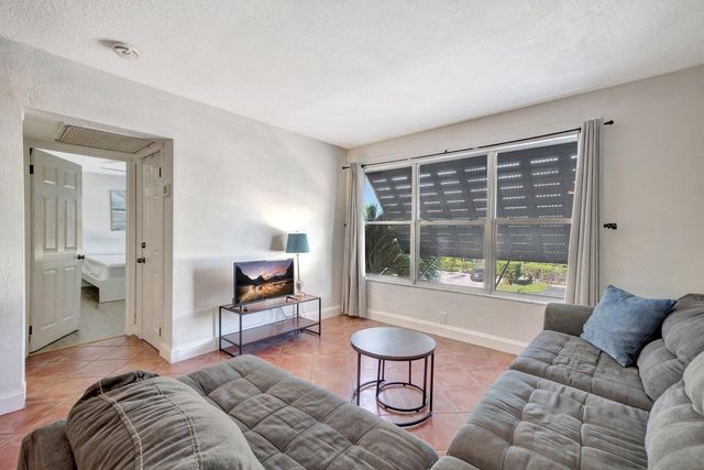 2400 NE 33rd Avenue 211, Fort Lauderdale, FL 33305