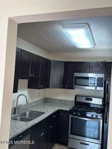 702 Goldthread Court, Jackson, NJ 08527