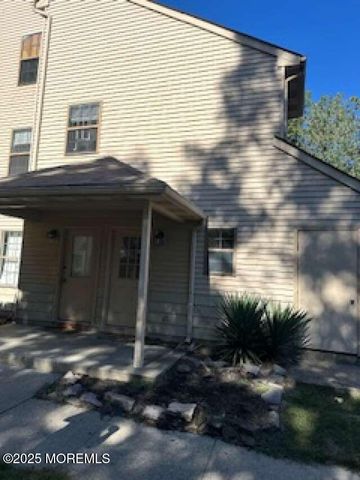 702 Goldthread Court, Jackson, NJ 08527