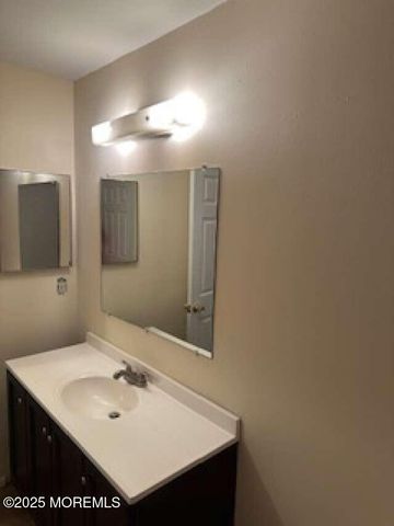 702 Goldthread Court, Jackson, NJ 08527