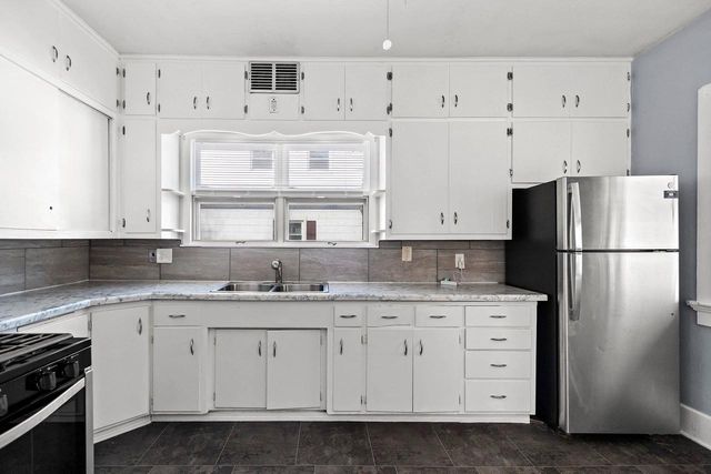 722 BOND STREET, Green Bay, WI 54303