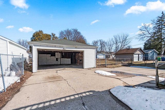 722 BOND STREET, Green Bay, WI 54303