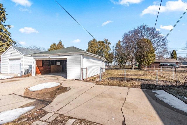 722 BOND STREET, Green Bay, WI 54303