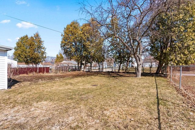 722 BOND STREET, Green Bay, WI 54303