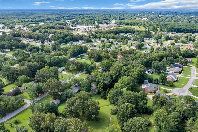 1406 Royal Trl, Manchester, TN 37355