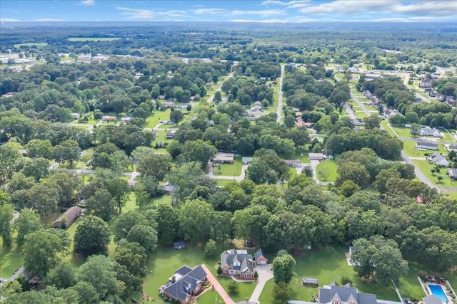 1406 Royal Trl, Manchester, TN 37355