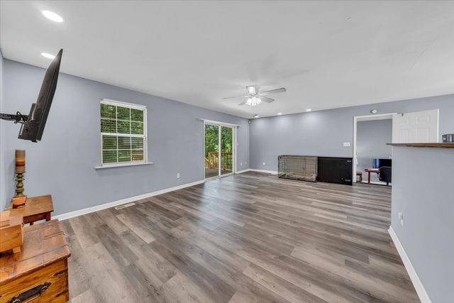 1406 Royal Trl, Manchester, TN 37355