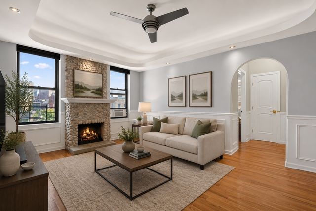 2439 38th St Apt 6D, New York City, NY 11103