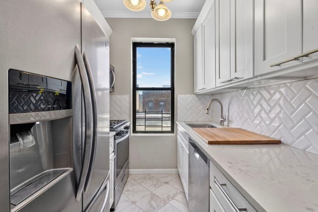 2439 38th St Apt 6D, New York City, NY 11103