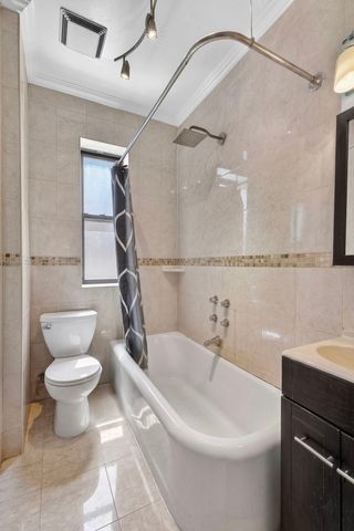 2439 38th St Apt 6D, New York City, NY 11103