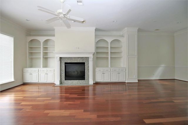 707 Welch, Houston, TX 77006