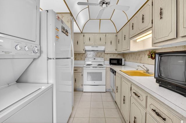 1150 Mahogany Way 203, Delray Beach, FL 33445