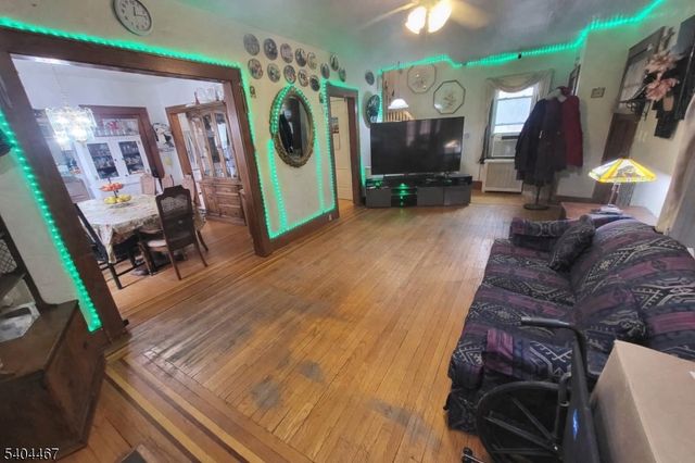 52 Passaic Ave, Livingston Twp., NJ 07039