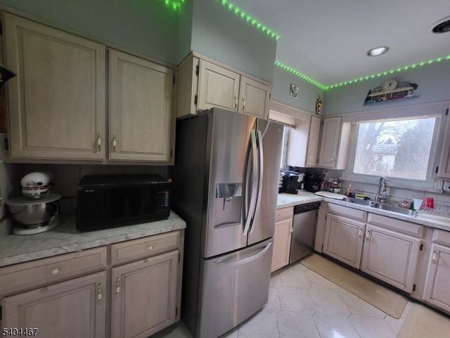 52 Passaic Ave, Livingston Twp., NJ 07039