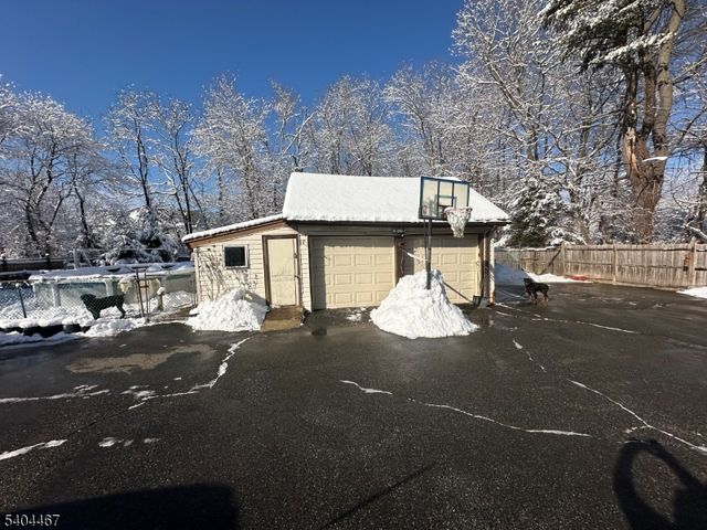 52 Passaic Ave, Livingston Twp., NJ 07039