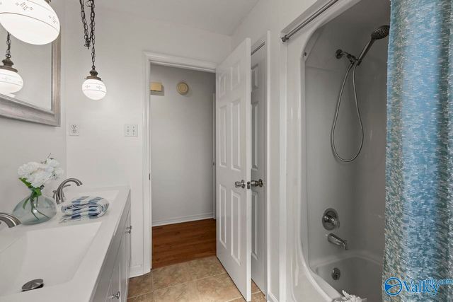 16171 East Glenn Valley, Athens, AL 35611