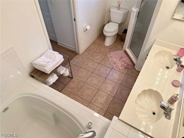 675 Luisa LN 825, Naples, FL 34104