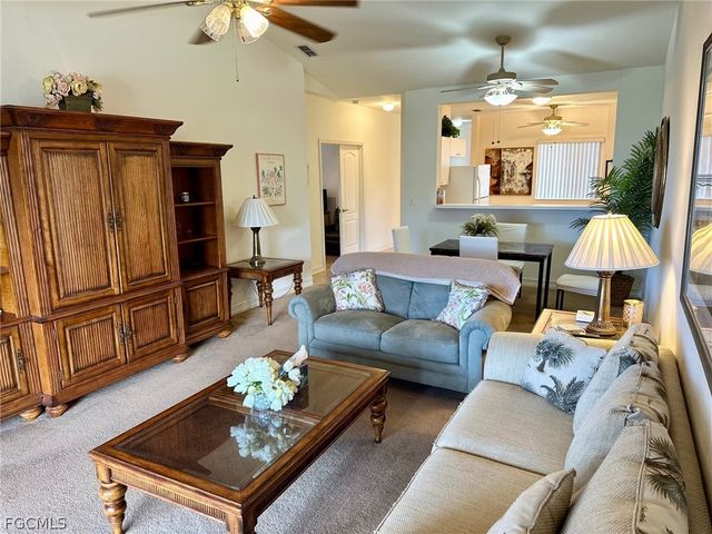 675 Luisa LN 825, Naples, FL 34104