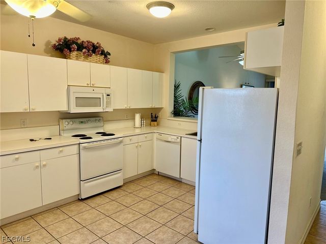 675 Luisa LN 825, Naples, FL 34104