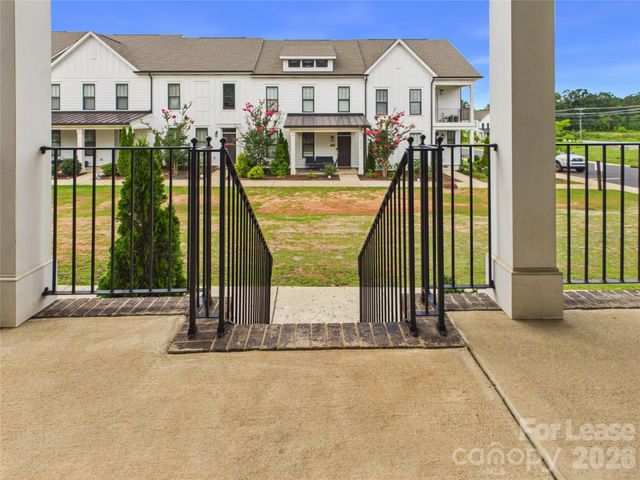 10163 Meeting House Drive NW, Huntersville, NC 28078