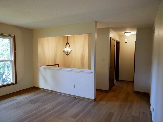 1132 Emma Avenue, Des Moines, IA 50315