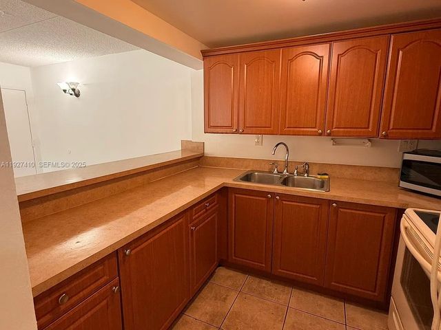 5855 Washington Street 91, Hollywood, FL 33023