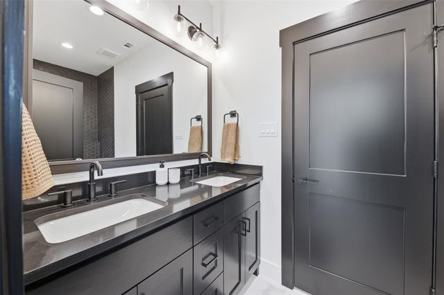 4603 Harrisburg Boulevard B, Houston, TX 77011