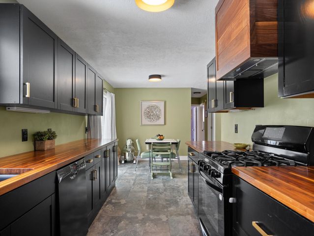 1650 Rasho Road, East Bay Twp, MI 49696