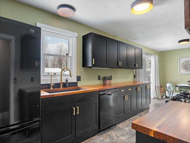 1650 Rasho Road, East Bay Twp, MI 49696