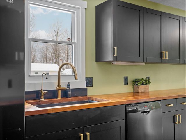 1650 Rasho Road, East Bay Twp, MI 49696