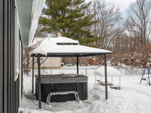 1650 Rasho Road, East Bay Twp, MI 49696