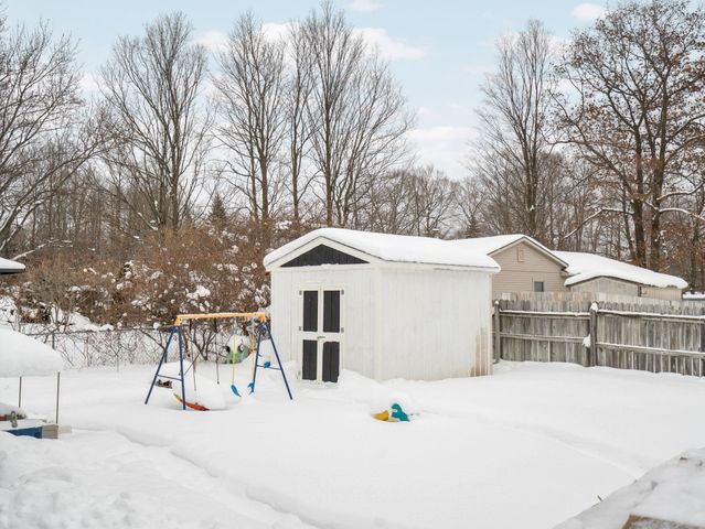 1650 Rasho Road, East Bay Twp, MI 49696