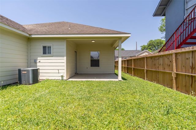 1122 Ryon Street B, Houston, TX 77009