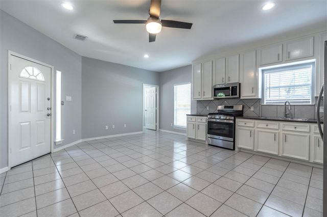 1122 Ryon Street B, Houston, TX 77009