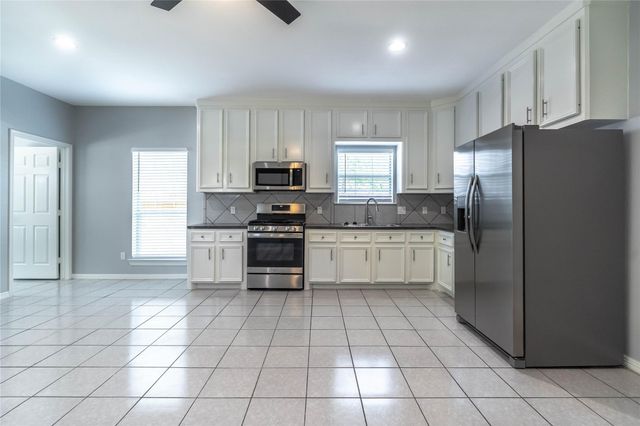 1122 Ryon Street B, Houston, TX 77009