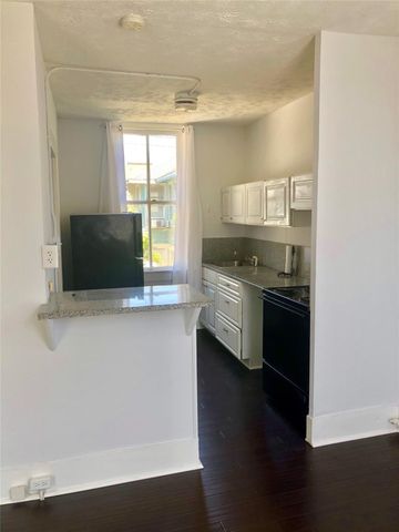 915 11th Street, Galveston, TX 77550